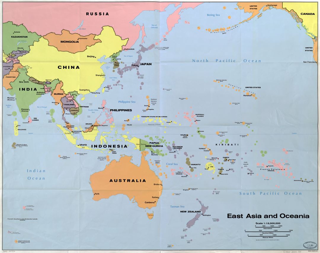 En alta resolución detallado mapa político del Este de Asia y Oceanía con las marcas de capitales, grandes ciudades y los nombres de los países - 2002