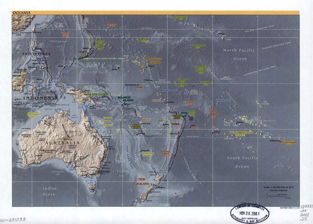 Mapa grande detallada política de Oceanía con alivio, marcas de capitales, grandes ciudades y nombres de los estados - 2001