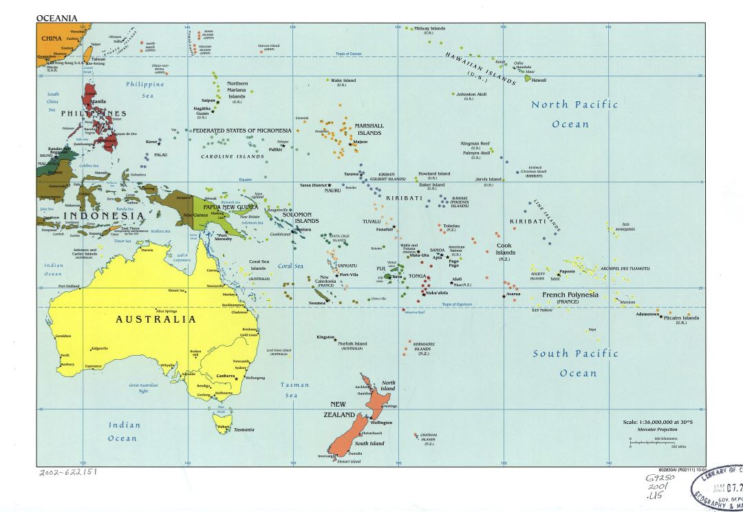 Mapa grande política detallada de Oceanía con marcas de capitales, grandes ciudades y nombres de los estados - 2001