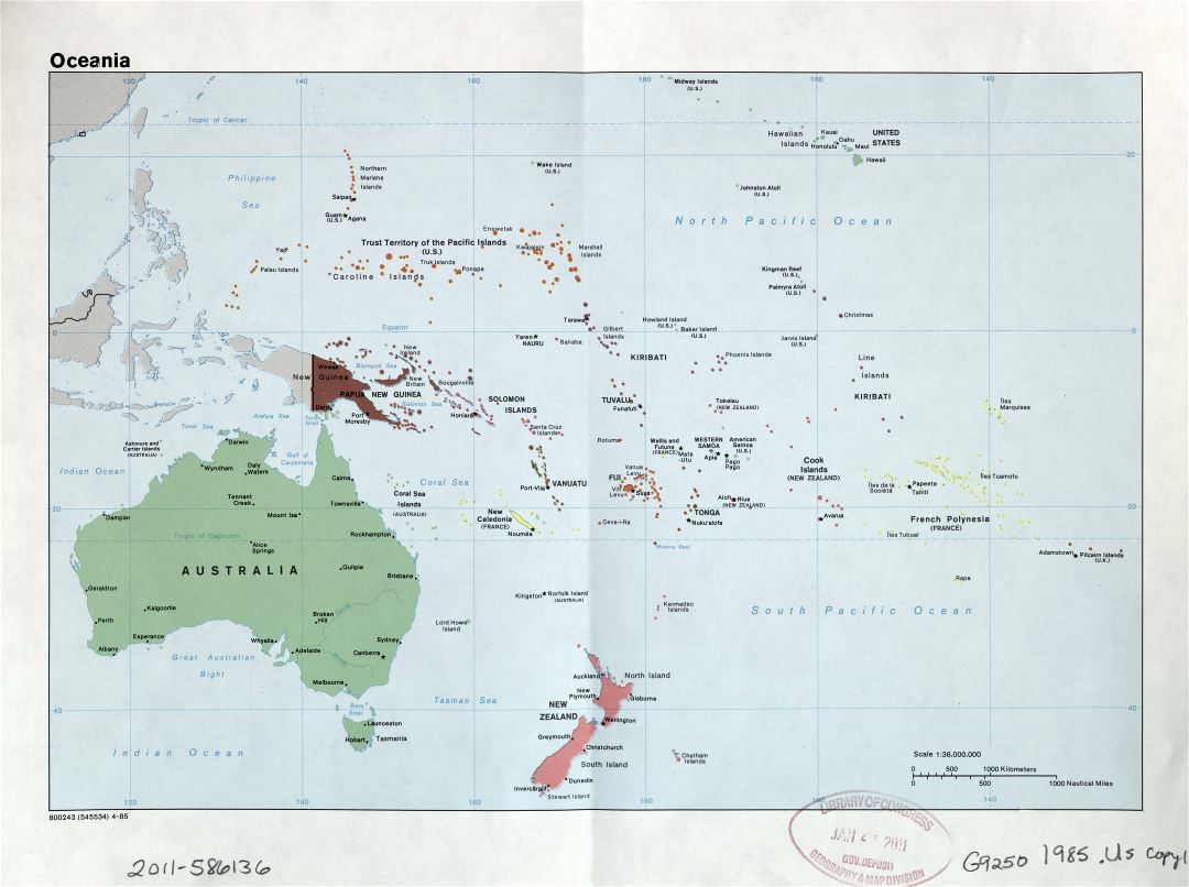Mapa político a gran escala de Oceanía con marcas de capitales, grandes ciudades y nombres de los estados - 1985